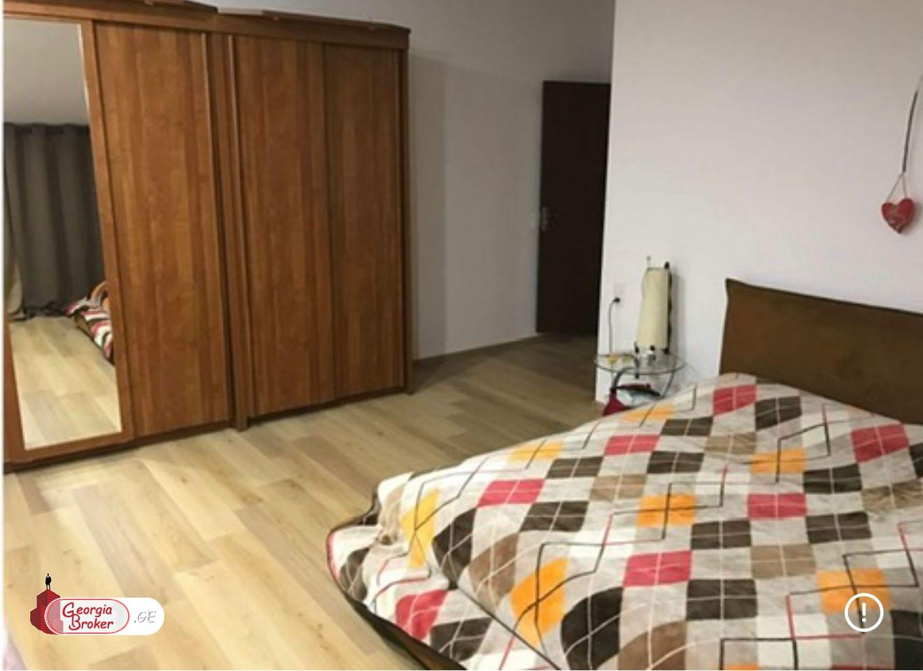 იყიდება ახალი გარემონტებული 5 ოთახიანი ბინა